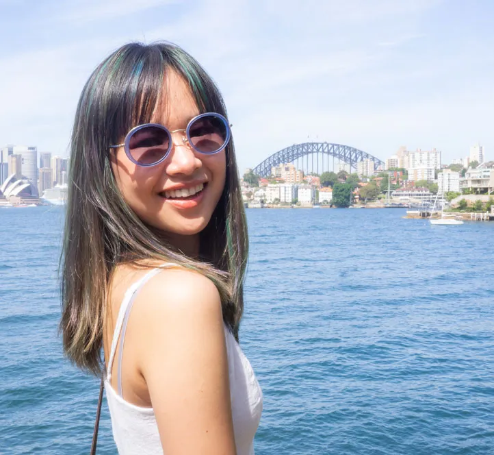 Intern from NYC arrives in Sydney for her internship in Marketing