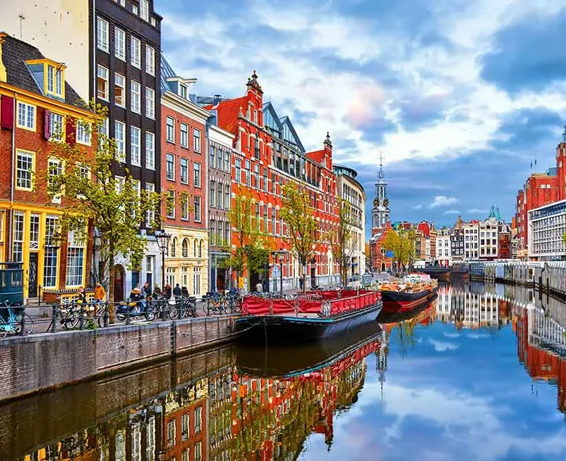 International interns enjoying a Canal Cruise in Amsterdam