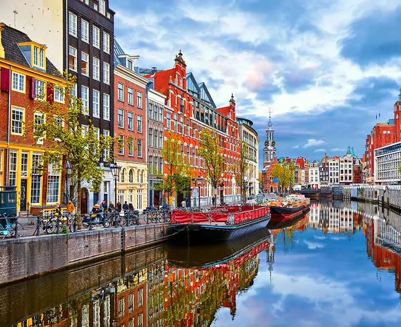International interns enjoying a Canal Cruise in Amsterdam