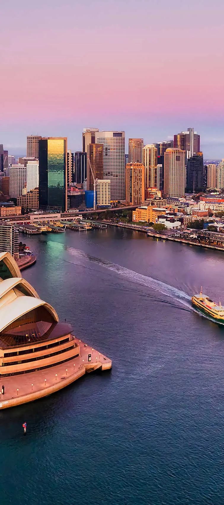 What do interns get included with their Sydney Internship Program